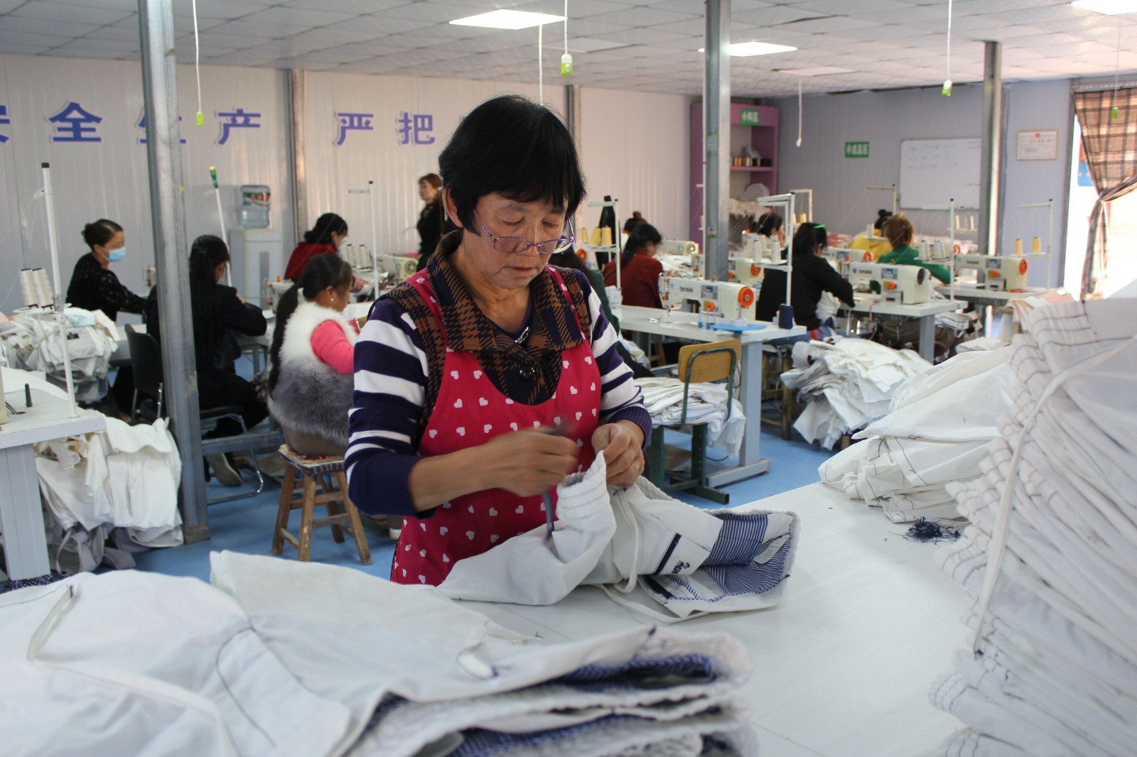 寧縣春榮鎮興創服裝就業工廠產品遠銷海外